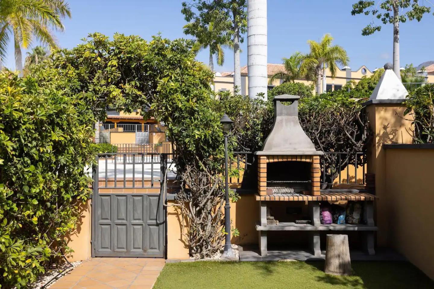 Classbnb - Exclusive Townhouse In Central Plaza Del Duque Close To The Beach Costa Adeje (Tenerife) Exterior photo